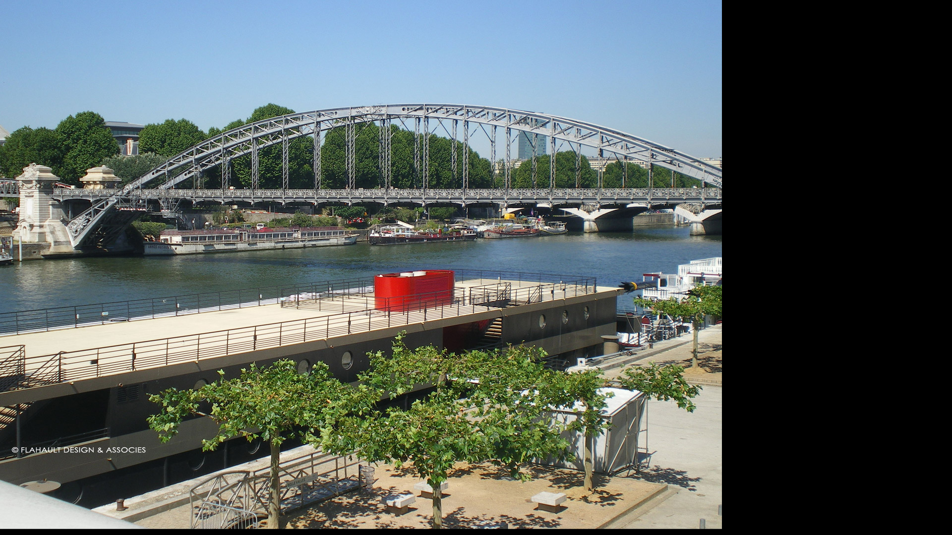 bâtiment flottant